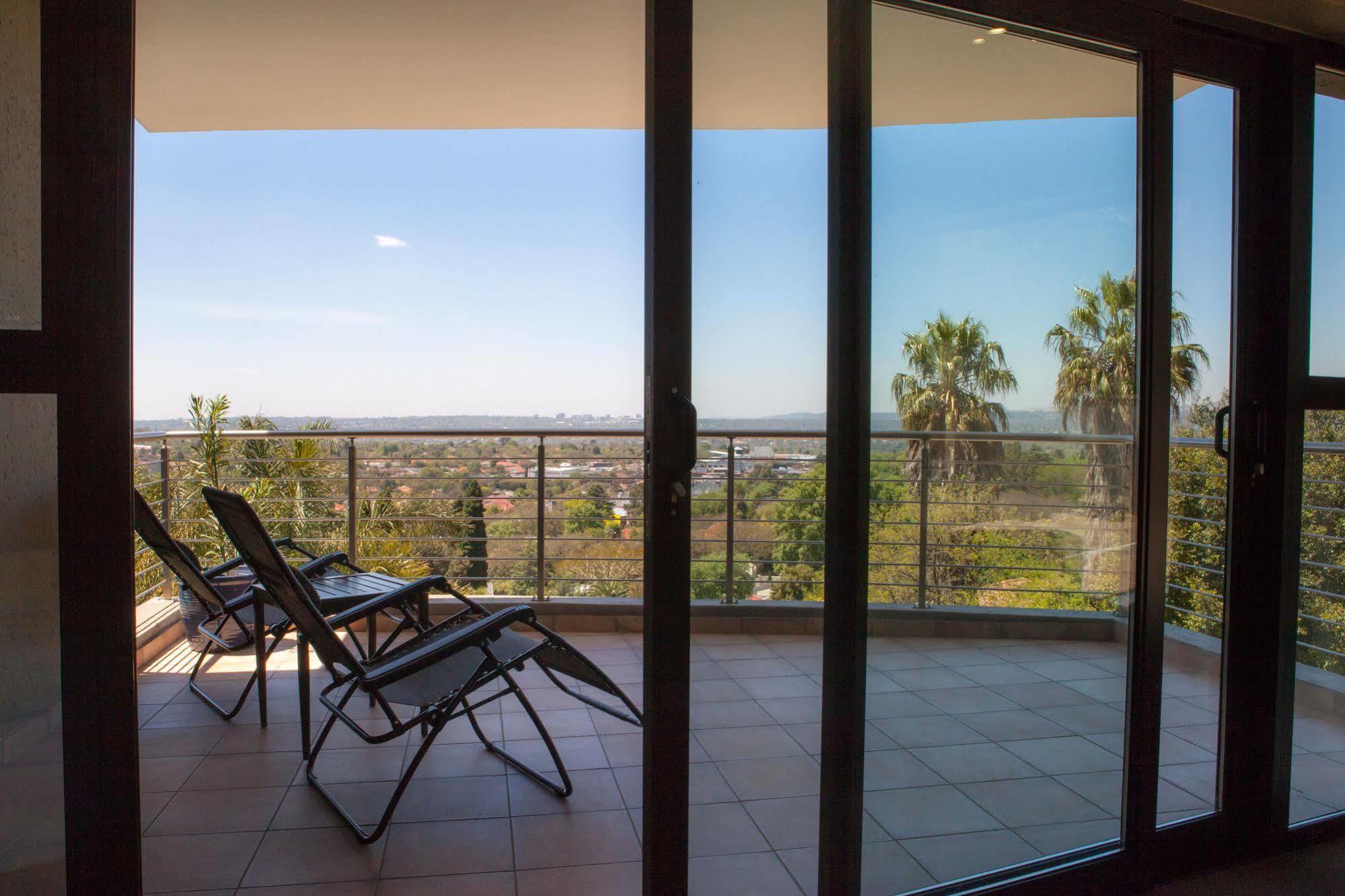 Over The Moon Guesthouse Johannesburg Exteriör bild